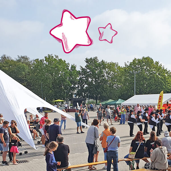 Das Ehrenamt im Amt Hürup ist bunt, engagiert und vielseitig – und genau das soll auch nach außen sichtbar werden. Deshalb gibt es seit 2023 einmal im Jahr die Ehrenamtsmesse „Verein(t) feiern“.