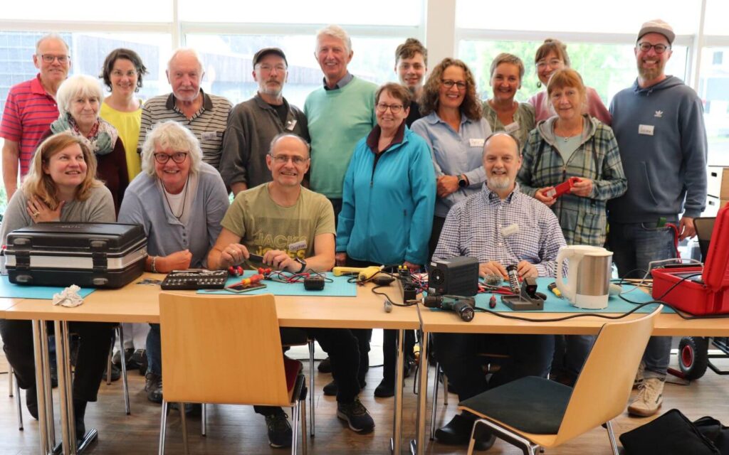 Gruppenfoto des Teams vom BobenOp ReparaturCafé in Husby